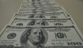 Dólar cai para R$ 6,04 e fecha no menor valor em quase um mês