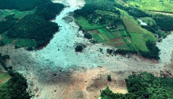 Rompimento de barragem custou muitas vidas; Resgate busca outros desaparecidos (foto Isac Nóbrega, PR)