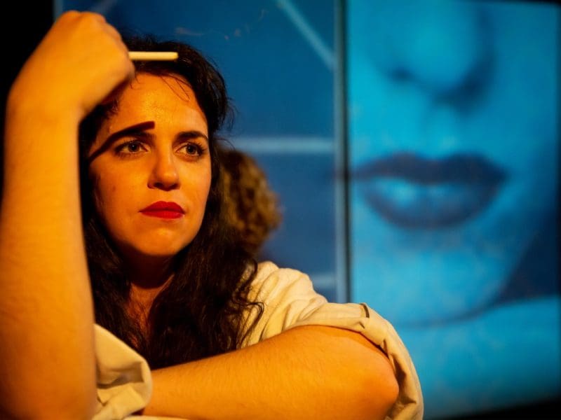 Marilene Grama, na interpretação de "Minhas Queridas", em homenagem a Clarice Lispector.