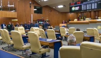 Vereadores devem ter sessão de aprovar orçamento de Goiânia antes do Natal. 50% do orçamento deve ser remanejado