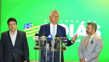 Ronaldo Caiado anuncia reajuste no valor do Mães de Goiás
