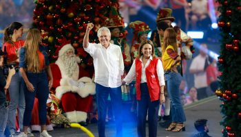 Caiado e Gracinha entregam mais de 20 mil brinquedos em mega festa no Goiânia Arena