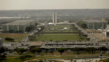 Reajuste de servidores federais será pago em maio, garante governo