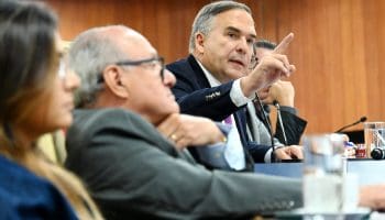 Prefeito Sandro Mabel participa da prestação de contas do 3º quadrimestre de 2024 na Câmara Municipal