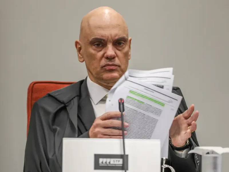 Moraes diz que defesa de Bolsonaro poderá acompanhar acareação de Cid