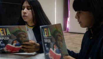 Governo de Goiás lança livro em línguas indígenas e fortalece a inclusão didática nas escolas das aldeias
