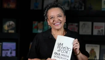ABL elege Ana Maria Gonçalves, primeira mulher negra a virar imortal