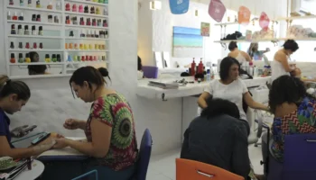 Anvisa proíbe duas substâncias utilizadas em unhas em gel