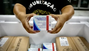 Governo começa a distribuir vacina contra vírus sincicial respiratório