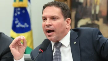 Moraes pede aos Estados Unidos extradição de Ramagem